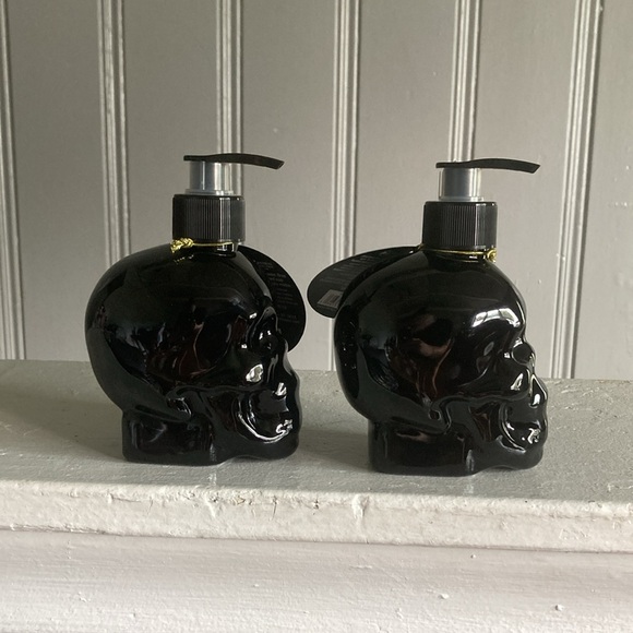NWT 2 Black Skull 💀 Shaped -Blackberry Sage Scented Maison De Base Hand Soaps - Picture 11 of 16